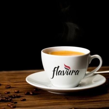 Flavura Kaffee Kaffeetasse mit Flavura Logo